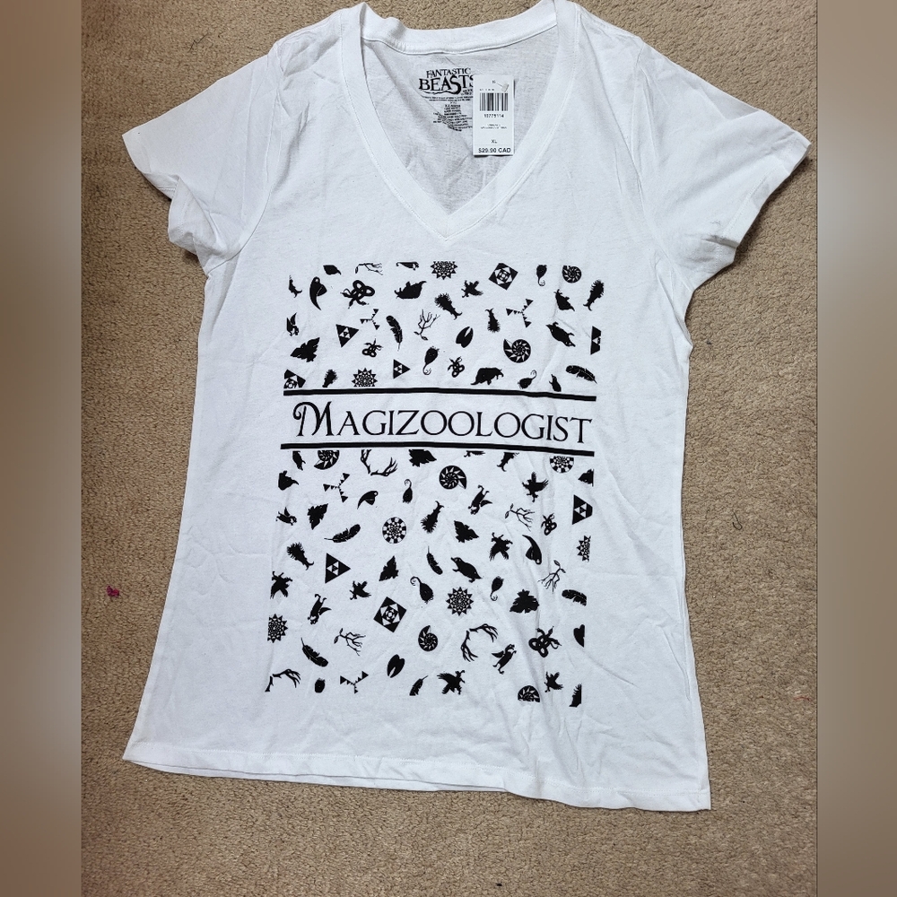 Magizoologist Fantastic Beasts & Where to find them TShirt Size XL! NWT!